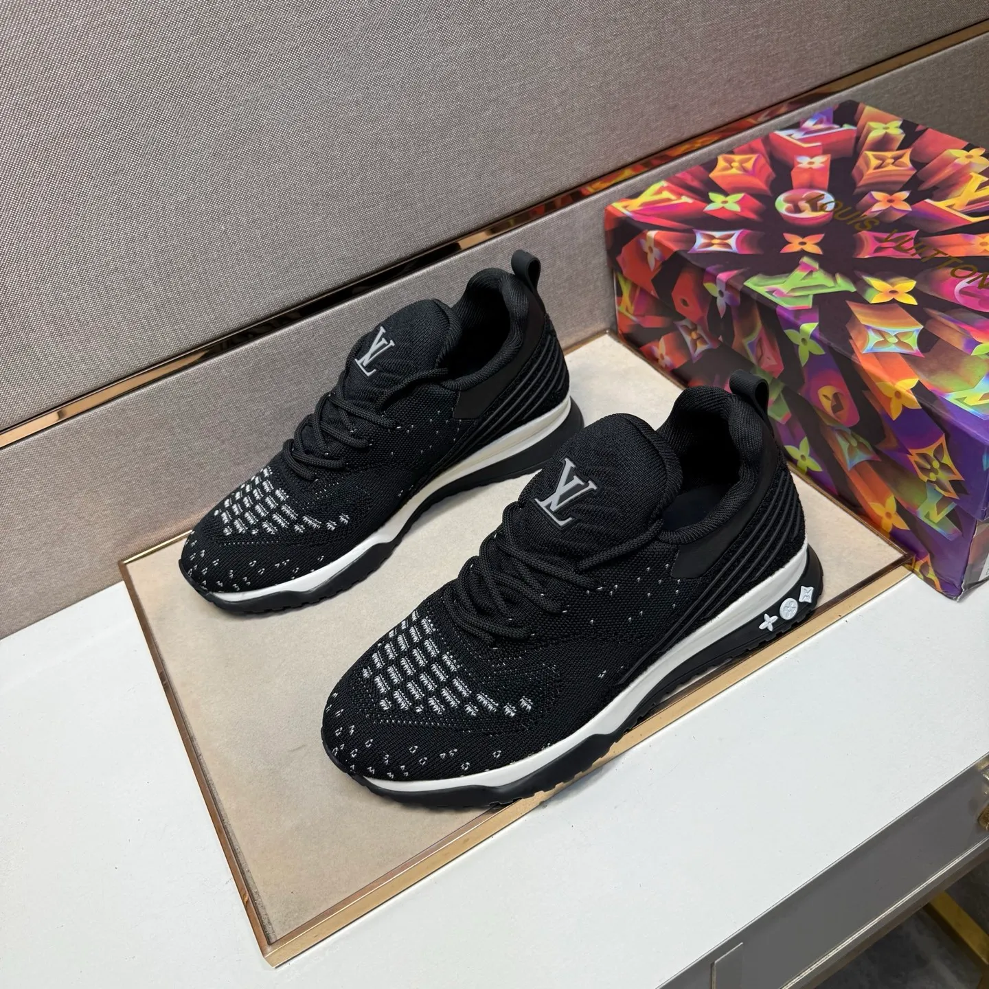 ⬛️Men's shoes 💰p480 [LV～] Men's casual shoes 2025z cabinet sales simultaneously 🔶Size: 38-44 #️⃣ 🔷7 colors🔜The upper is made of multi-material splicing➕Mesh lining, comfortable and breathable, sole: original comfortable and wear-resistant outsole, ⚠️real thing📱photographed🎬real thing is better📢📢📢